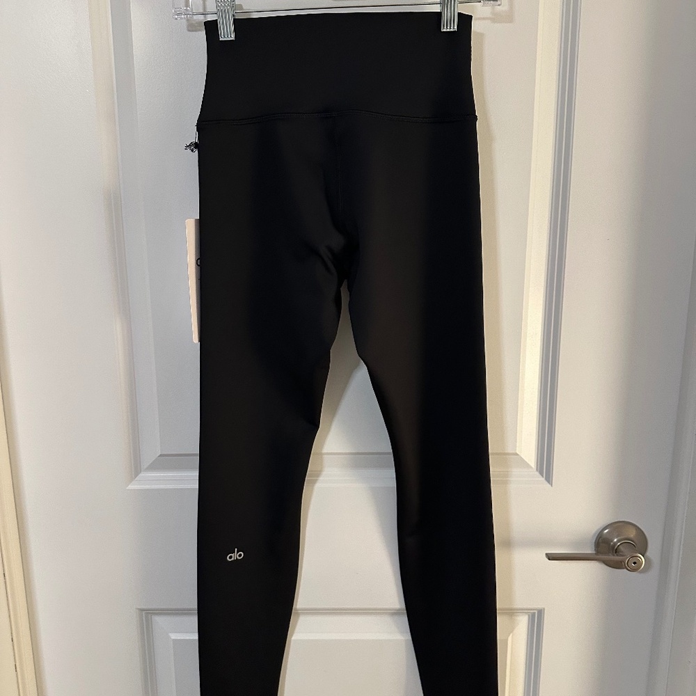 Alo Yoga black leggings, Size M, NWT